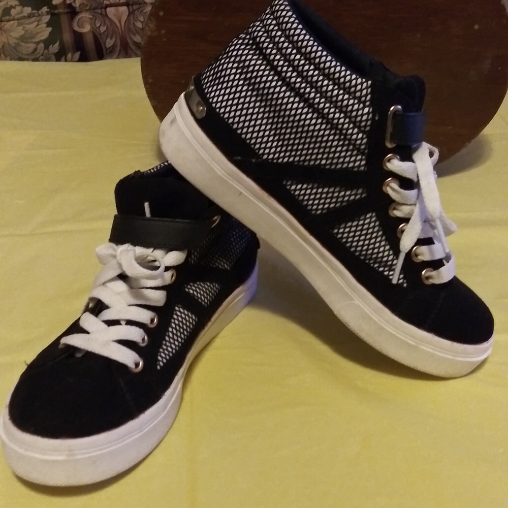 Juicy Couture Hester Sneakers 6.5